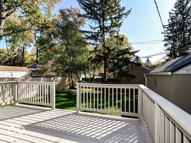 Building Photo - 2407 Baur Dr