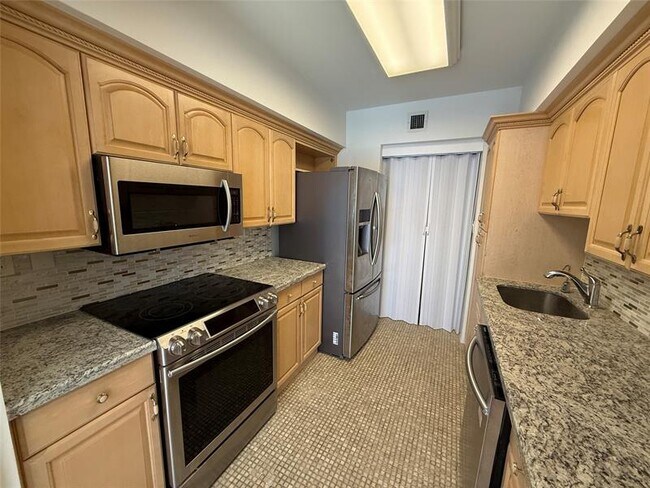 Building Photo - 19707 Turnberry Way