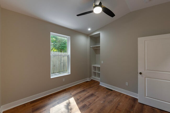 Building Photo - 513 Pershing Ave