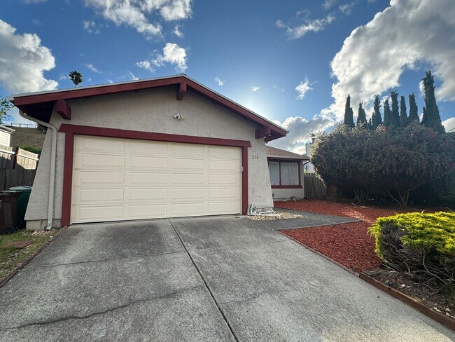 Building Photo - Spacious Hercules Home Near Parks & Schools with Large Backyard