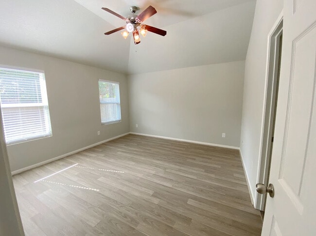 Building Photo - 16608 Foursquare Dr