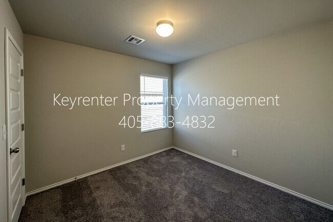 Building Photo - Gorgeous 4 Bed 2 Bath Home in Heart Of Yukon!