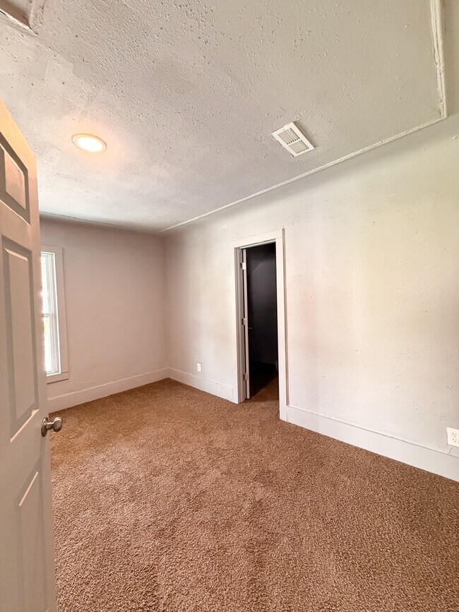 Building Photo - 13225 Santa Rosa Dr