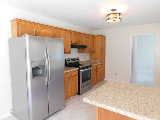 Building Photo - Great Family Home!