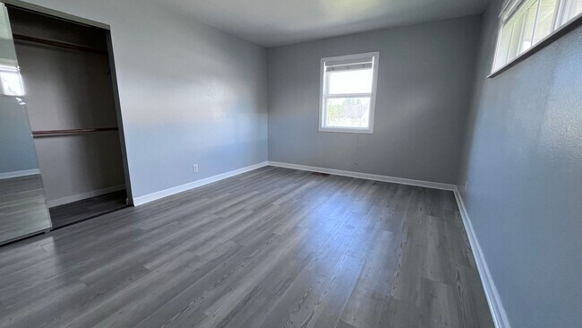 Building Photo - Charming 2 Bed, 2 Bath Farm-Style Home in ...