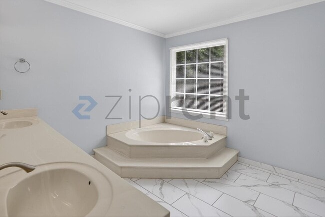 Building Photo - Unit