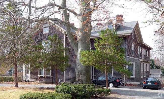 Building Photo - 81 Cottage St