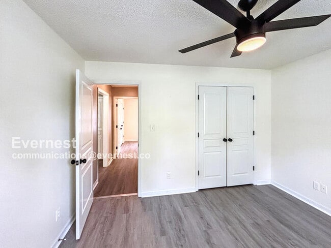 Building Photo - 128 Thrasher Pike