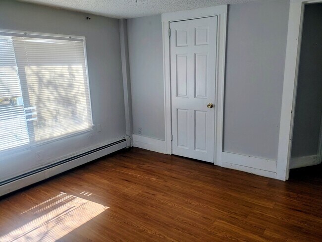 Building Photo - 65 Curve St