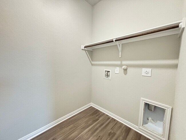 Building Photo - Luxury Living in the Heart of Cibolo!