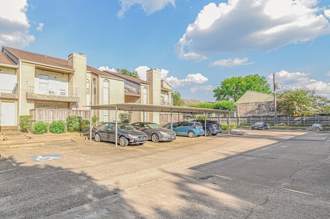 Building Photo - 2011 Spenwick Dr