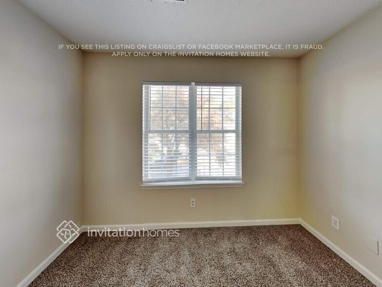 Building Photo - 2640 Woodside Dr