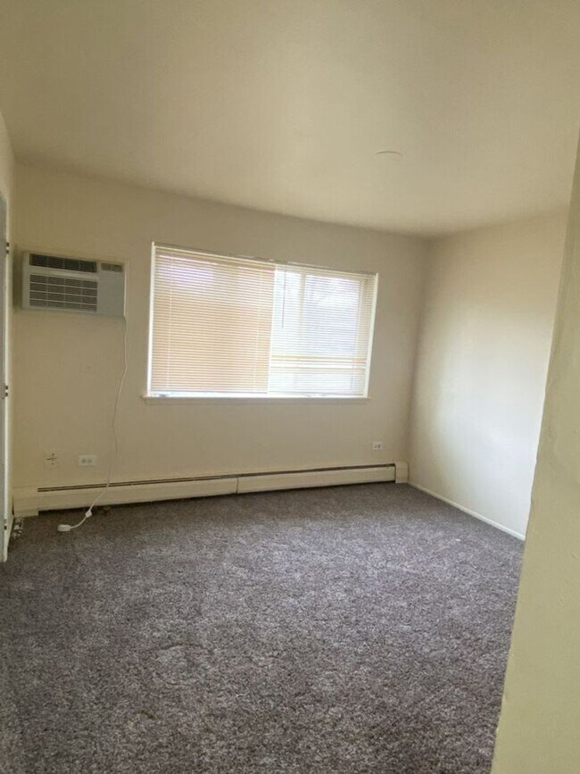 Building Photo - 2337 John Rolfe Dr