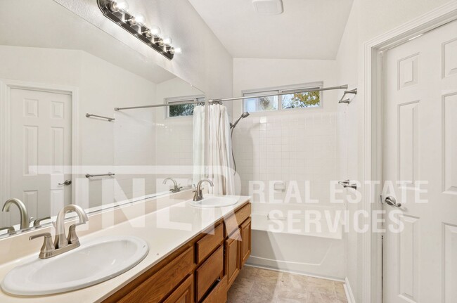 Building Photo - 134 John Henry Cir