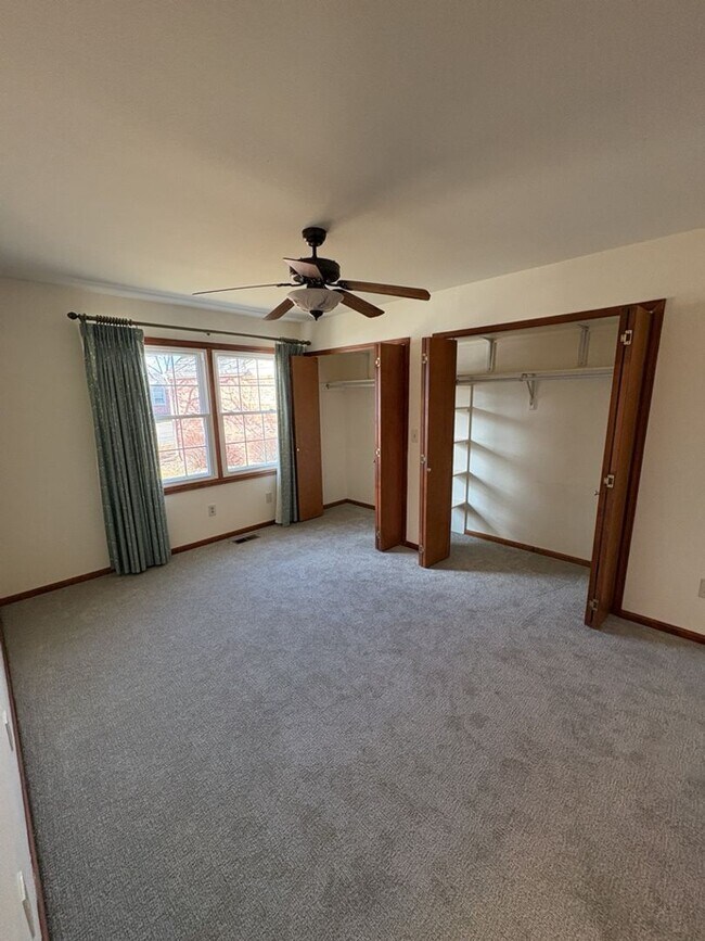 Building Photo - Updated 3BD/2BA with Garden Basement & Low Maintenance Living