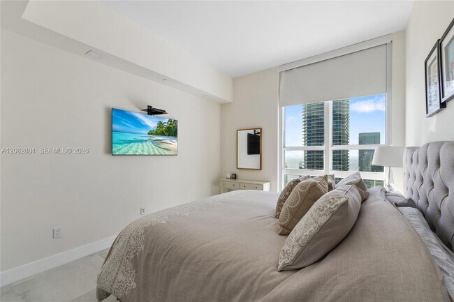 Building Photo - 950 Brickell Bay Dr