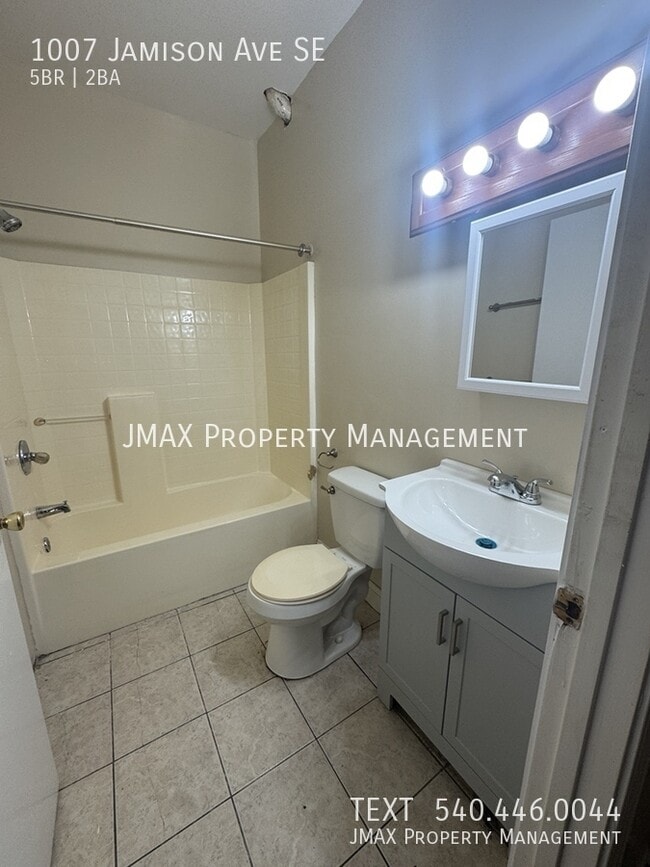 Building Photo - 1007 Jamison Ave SE