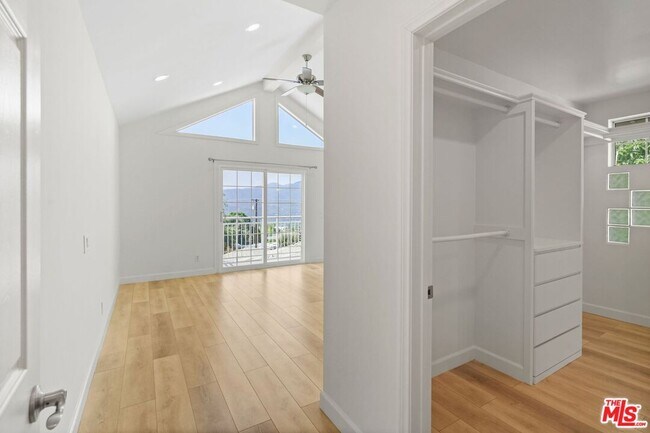 Building Photo - 2910 Santa Carlotta St