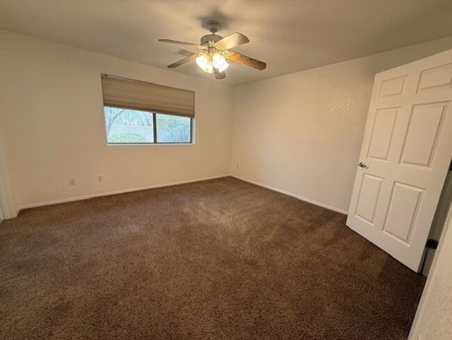 Building Photo - 2 Bedroom 2 Bath Contact Property Pros 928-634-7710