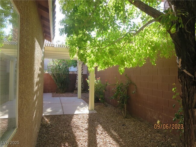 Building Photo - 989 Veranda View Ave