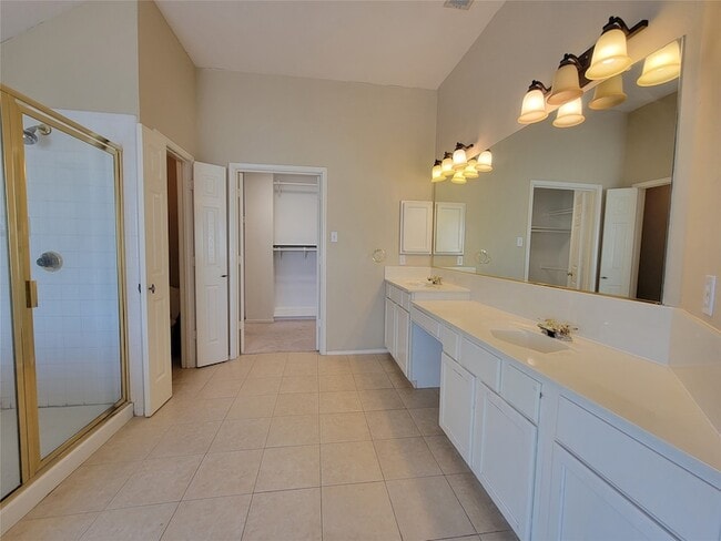 Building Photo - 7020 Goldenrod Dr