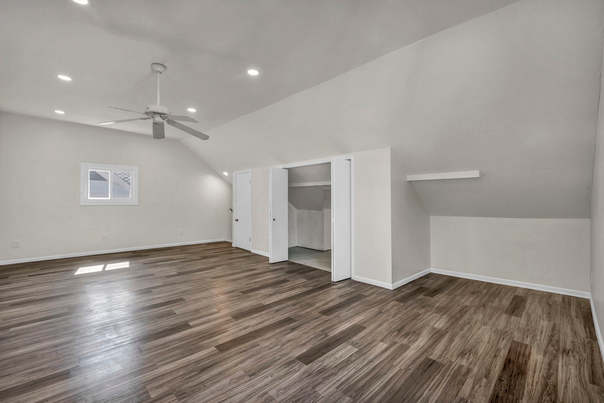 Building Photo - 1331 W 102nd St