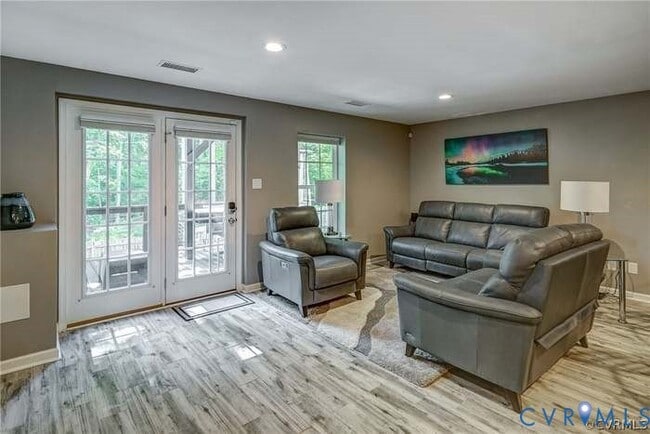 Building Photo - 441 Creekwillow Dr