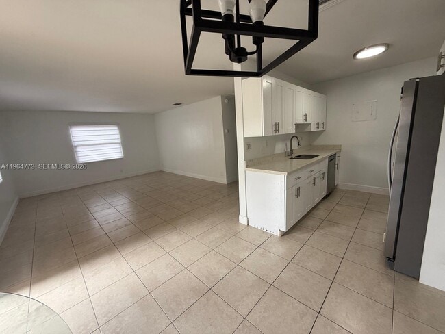 Building Photo - 4403 NW 4th Ave