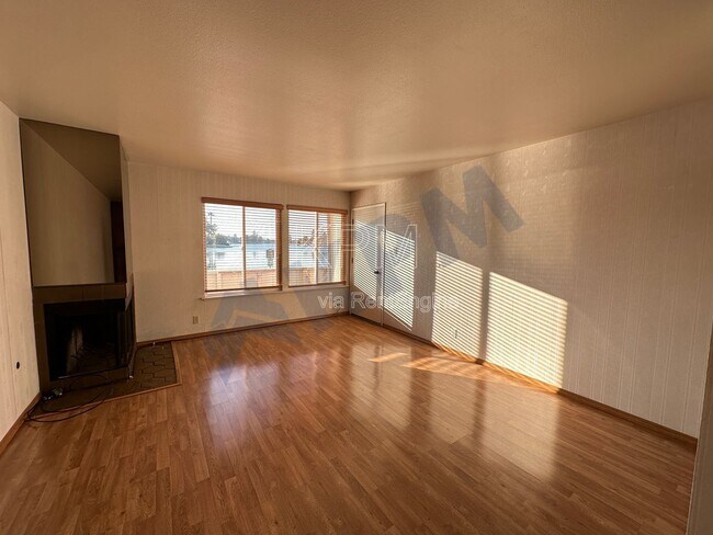 Building Photo - 3790 W Benjamin Holt Dr