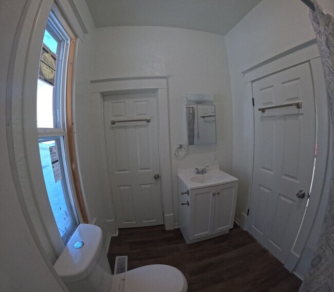 Building Photo - 1305-07 McDonald RENT/RENT-T0-OWN