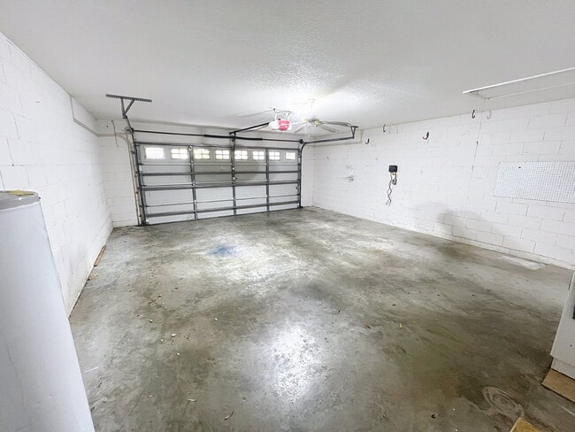 Building Photo - Charming 4-Bedroom Oasis with 3 Baths in P...