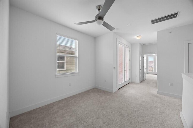 Building Photo - 2222 Simond Ave