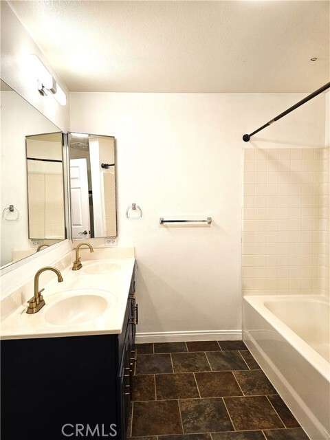 Building Photo - 2723 Lake Pointe Dr