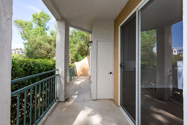 Building Photo - River Colony Condo in Mission Valley East