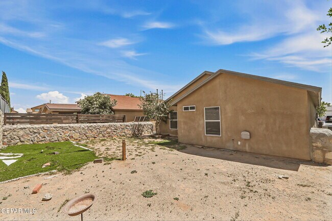Building Photo - 7261 Sachet Cliff Dr