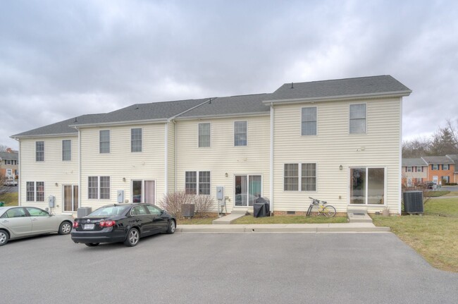 Building Photo - New Kent Townhomes