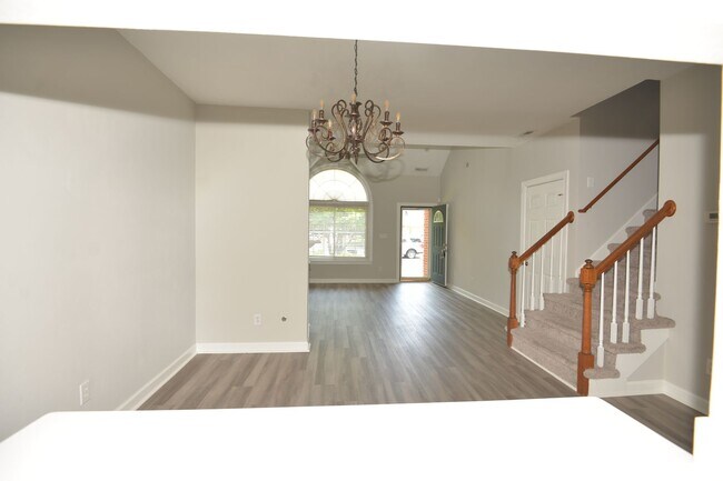 Building Photo - 2 Bedroom Townhome in Cypress Point North