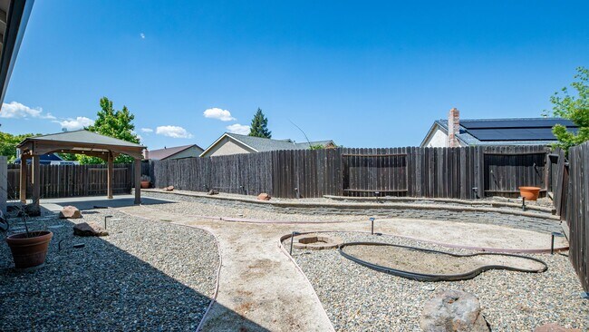 Building Photo - 3 Bedroom Home in Vacaville