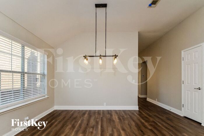 Building Photo - 8828 Yosemite Trail