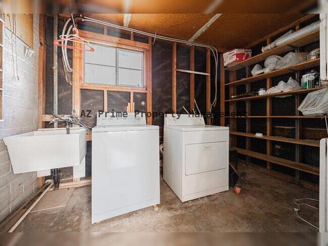 Building Photo - 530 W 15th St