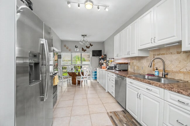 Building Photo - 7678 Solimar Cir