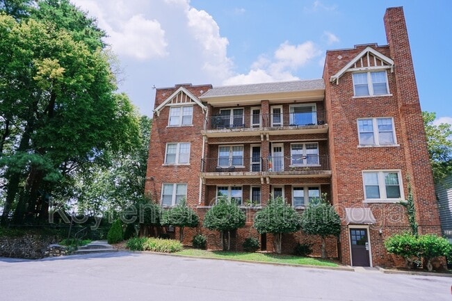 Building Photo - 190 N Crest Rd