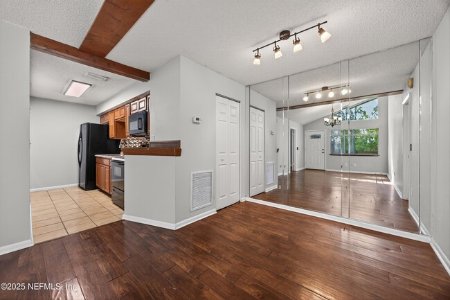 Building Photo - 10711 Whispering Woods Pl