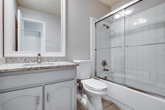 Building Photo - 2051 Oakbluff Dr