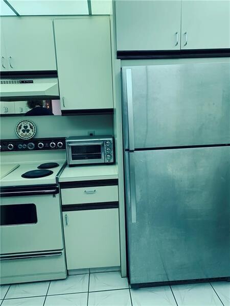 Building Photo - 3305 Aruba Way