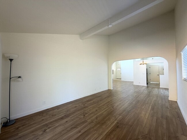 Building Photo - ROYAL KUNIA - 4 BDRM/2 BATH/ENCLOSED GARAGE