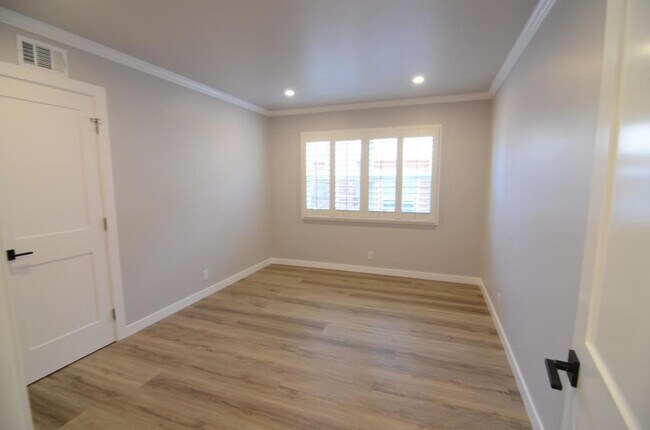 Building Photo - 126 22nd Ave