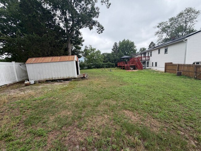 Building Photo - 536 Skylark Dr