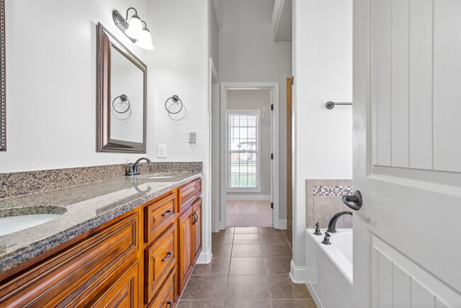 Building Photo - Three Bedroom with Bonus on Exit 8!
