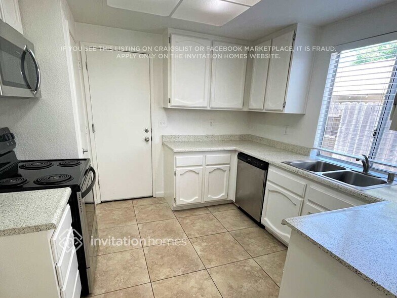 Building Photo - 2906 Erin Dr